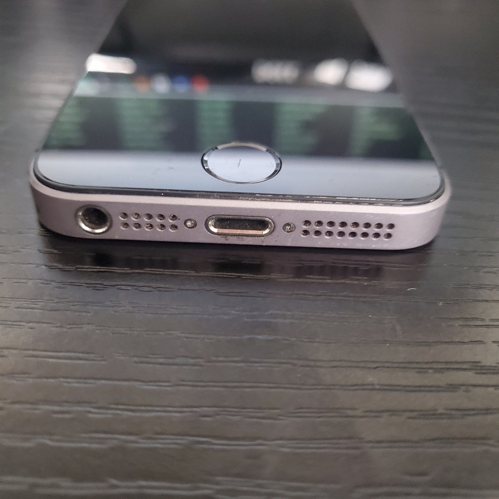Unlocked Apple iPhone 5s 16GB Space Grey - Picture 3 of 6